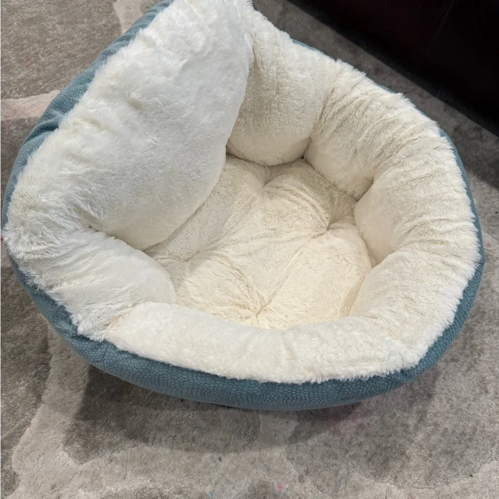 Cozy Blue and White Pet Bed- open box item